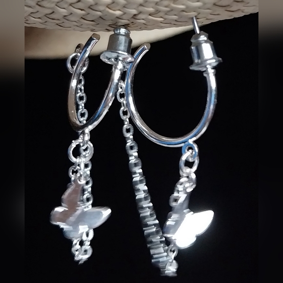 5 pairs of silver tone butterfly pierced earrings - Picture 14 of 14